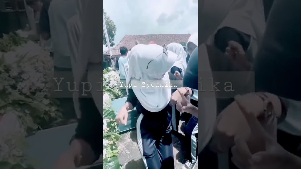 Siswi SMP||Baju olahraga ketat no CD