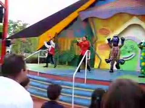 Six Flags - Wiggles concert