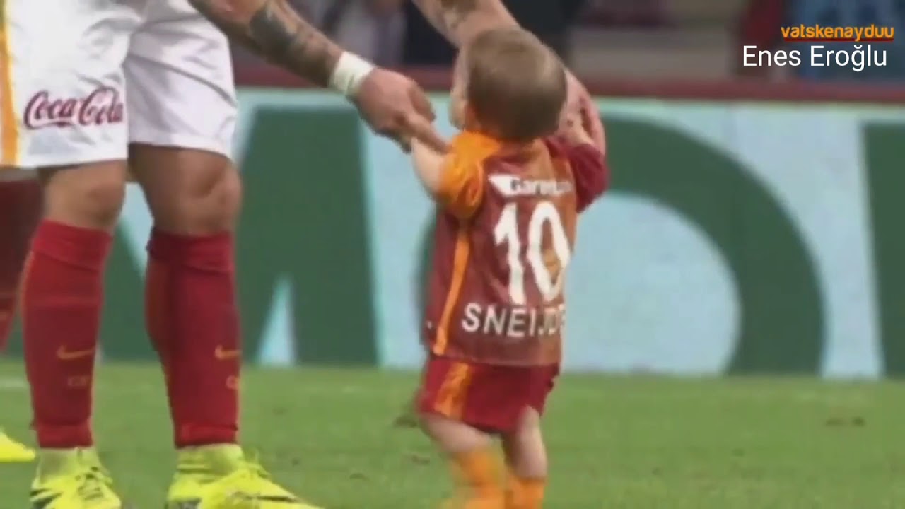 Sizi 1 dakika ağlatacak Wesley Sneijder klibi.(ağır hüzün içerir) offical video