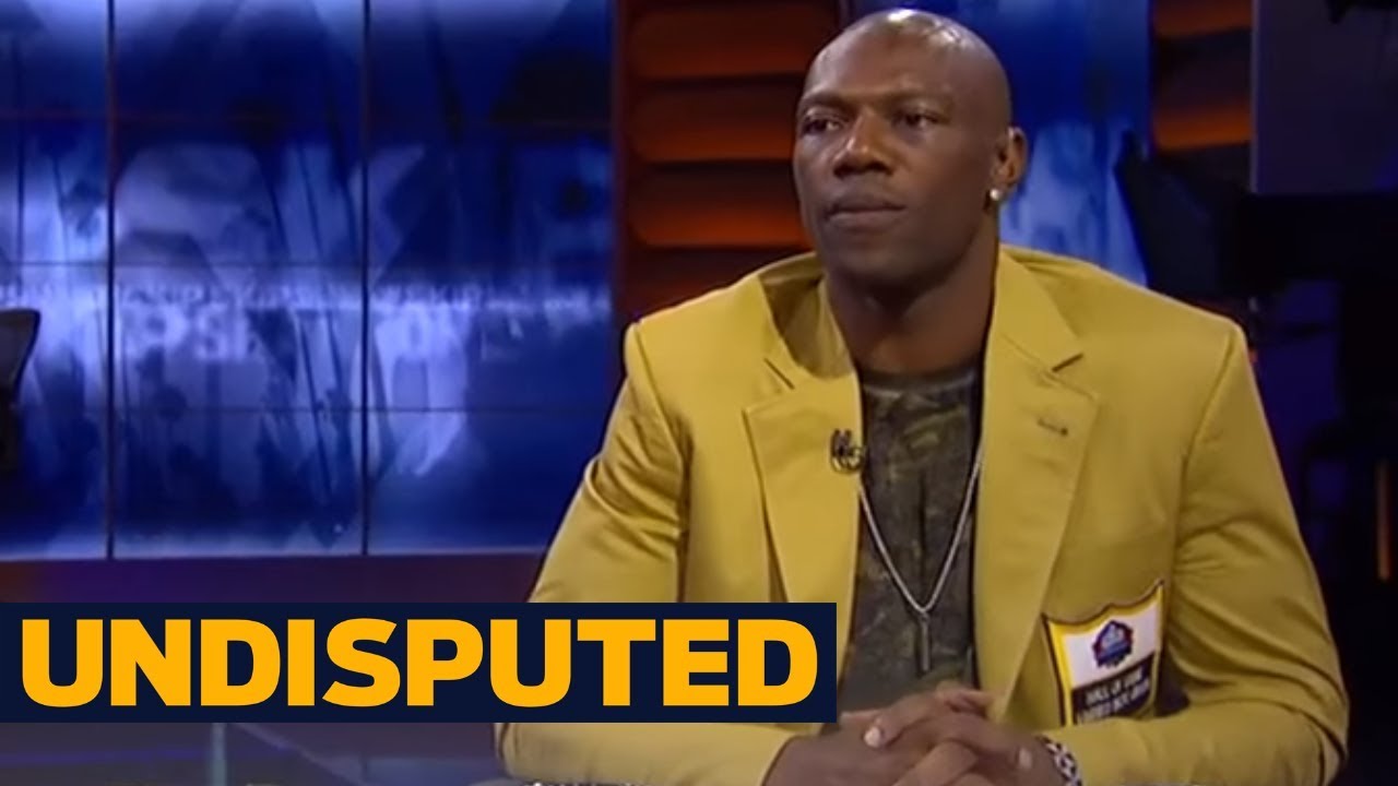Skip Bayless challenges Terrell Owens for being divisive and disruptive | UNDISPUTED