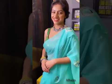 Sleeveless beauty for Vadi vadi naatukattai song