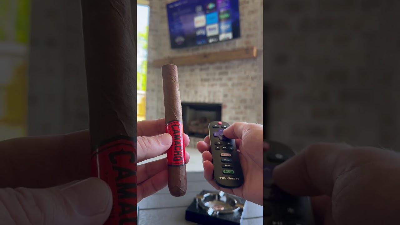 🔥☀️SMOKING THE MOST FLAVORFUL CAMACHO CIGAR☀️🔥ON A BEAUTIFUL SUNNY DAY ☀️😎💨 #cigar #asmr #cigarshow