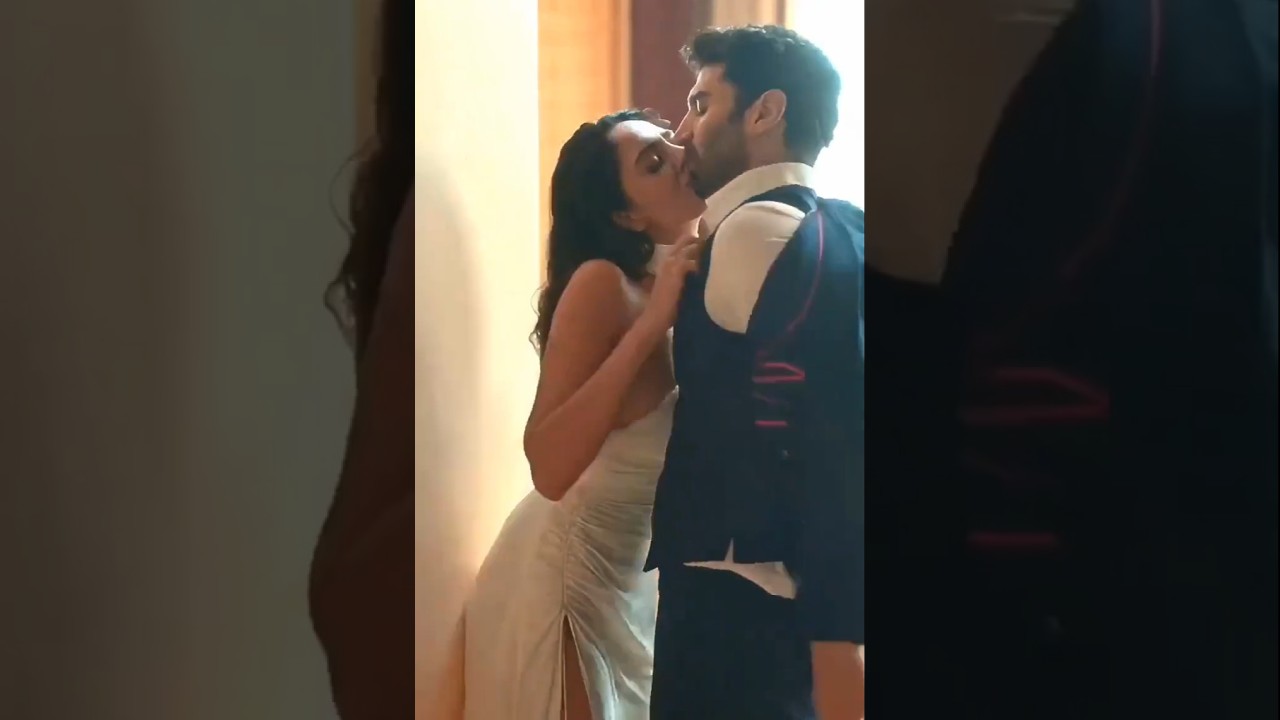 Sobhita Dhulipala | Hot Kiss Scene | The Night Manager | Webzaan