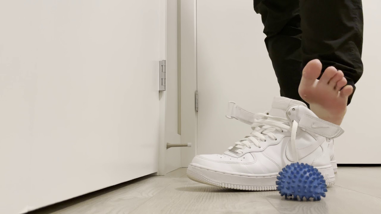 Sockless AF1 Mids crush toys and Converse