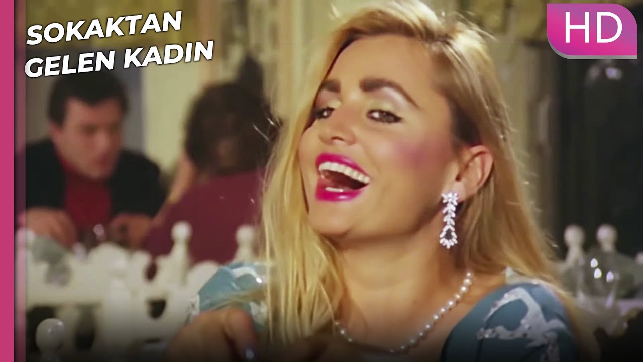 Sokaktan Gelen Kadın - Bu Gece Benimle Olmak İster Misin ? | Romantik Türk Filmi