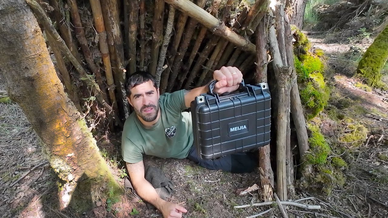 Solo Survival - 5 Unknown Items (No Water, No Shelter, No Fire)