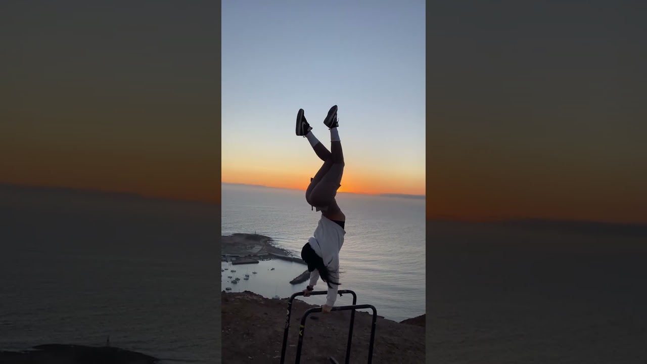 solo un handstand en el hermoso Morro de Arica🤸🇺🇲🏋️#shortsviral#comments#shortsfeed#share#like#yoga
