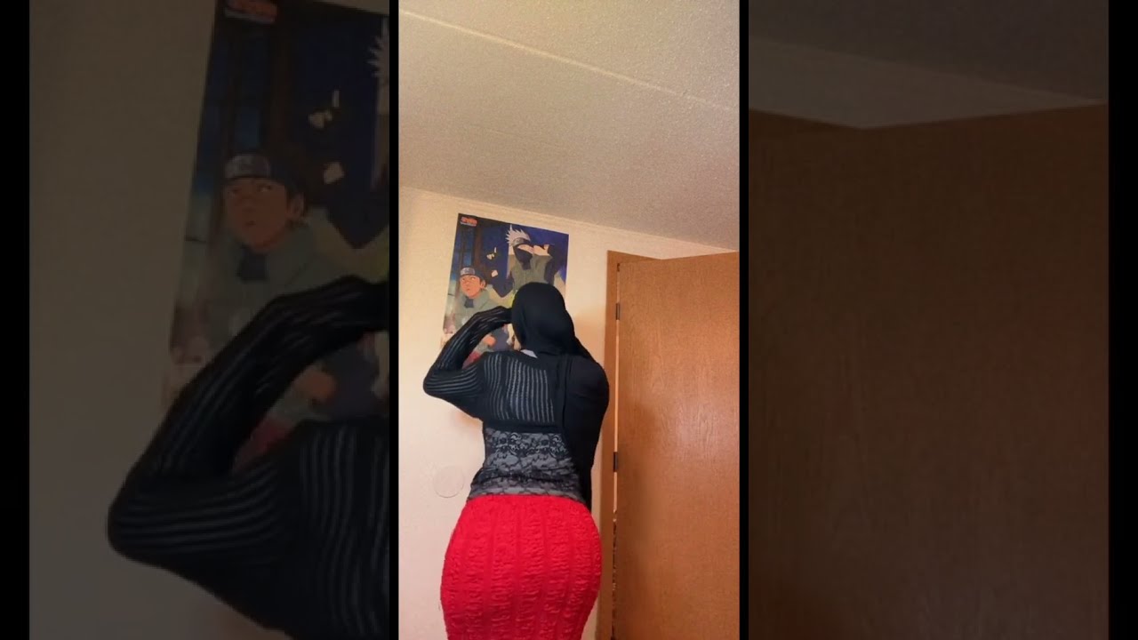 Somali Muslim girl Hanuma Zubier aka Rapunzal shows her boobs and ass