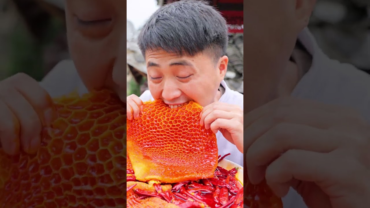 Songsong is crying from being spicy! Ermao doesn't feel spicy😂 #mukbang   #chinesecuisine  #asmr