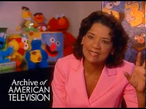 Sonia Manzano discusses the death of Mr. Hooper on Sesame Street - EMMYTVLEGENDS.ORG