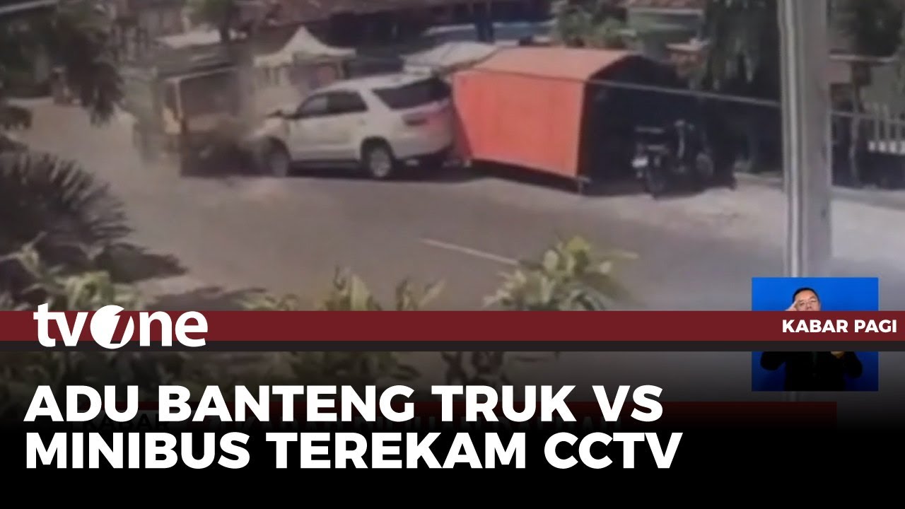Sopir Ngantuk, Mobil Tabrak Truk Hingga Ringsek di Klaten | Kabar Pagi tvOne