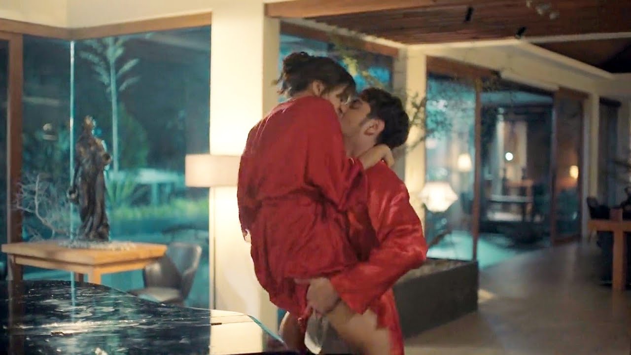 Sosyal Climbers / Kiss Scene - Jessa & Ray | Filipino Movie