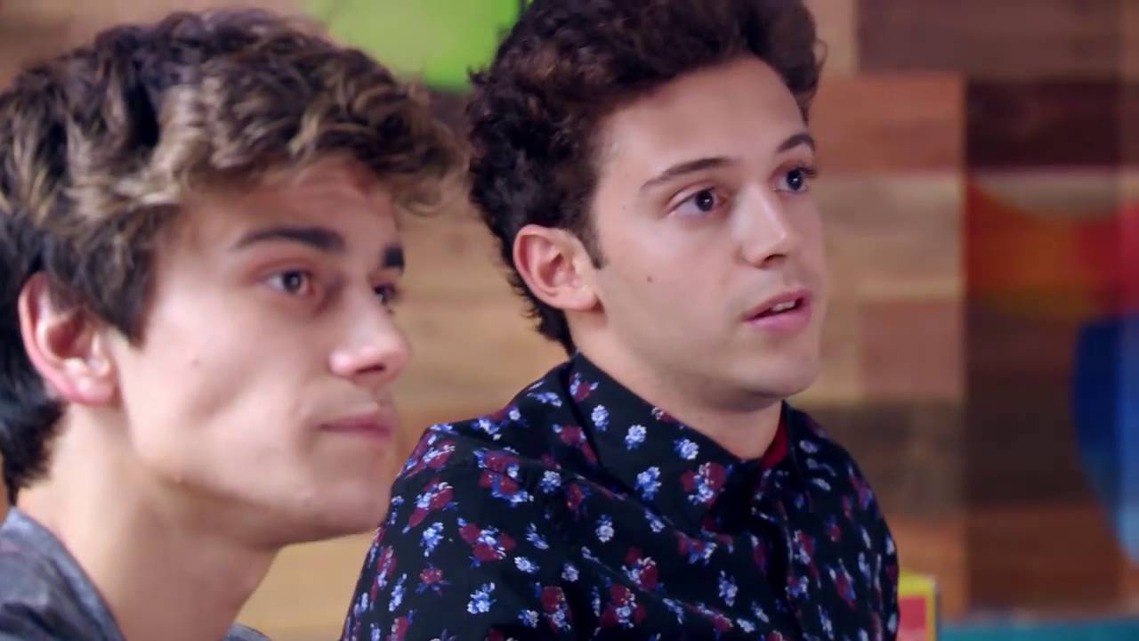 Soy Luna - Luna y Simon cantan profugos (Temp 1: Cap 45)