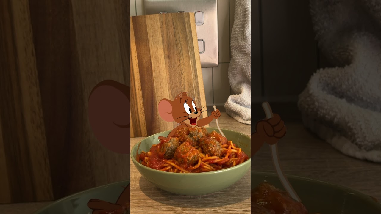 Spaghetti Bowl Bath Goes Wrong | Tom and Jerry | Watch more on Boomerang #Shorts