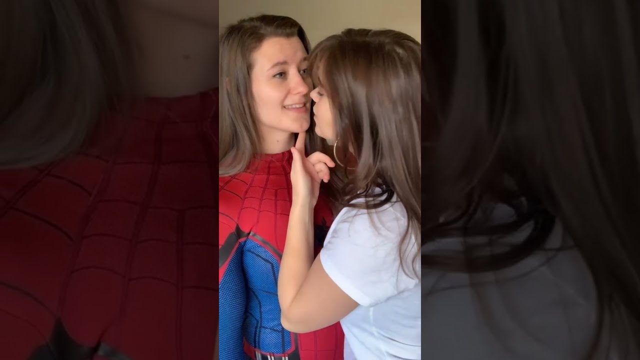 Spider-Girl KISS💋🥴 #maryjane  #kiss #girl #girlfriend #women #lgbt #lesbian #romantic #spiderman