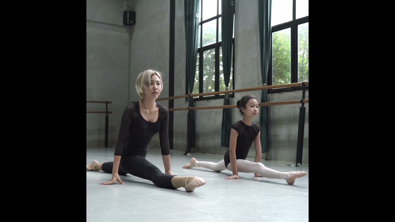 Splits Duo#ballerinalife#shorts#ballet#stretching#flexibility#splits#balletstretch#inspirational