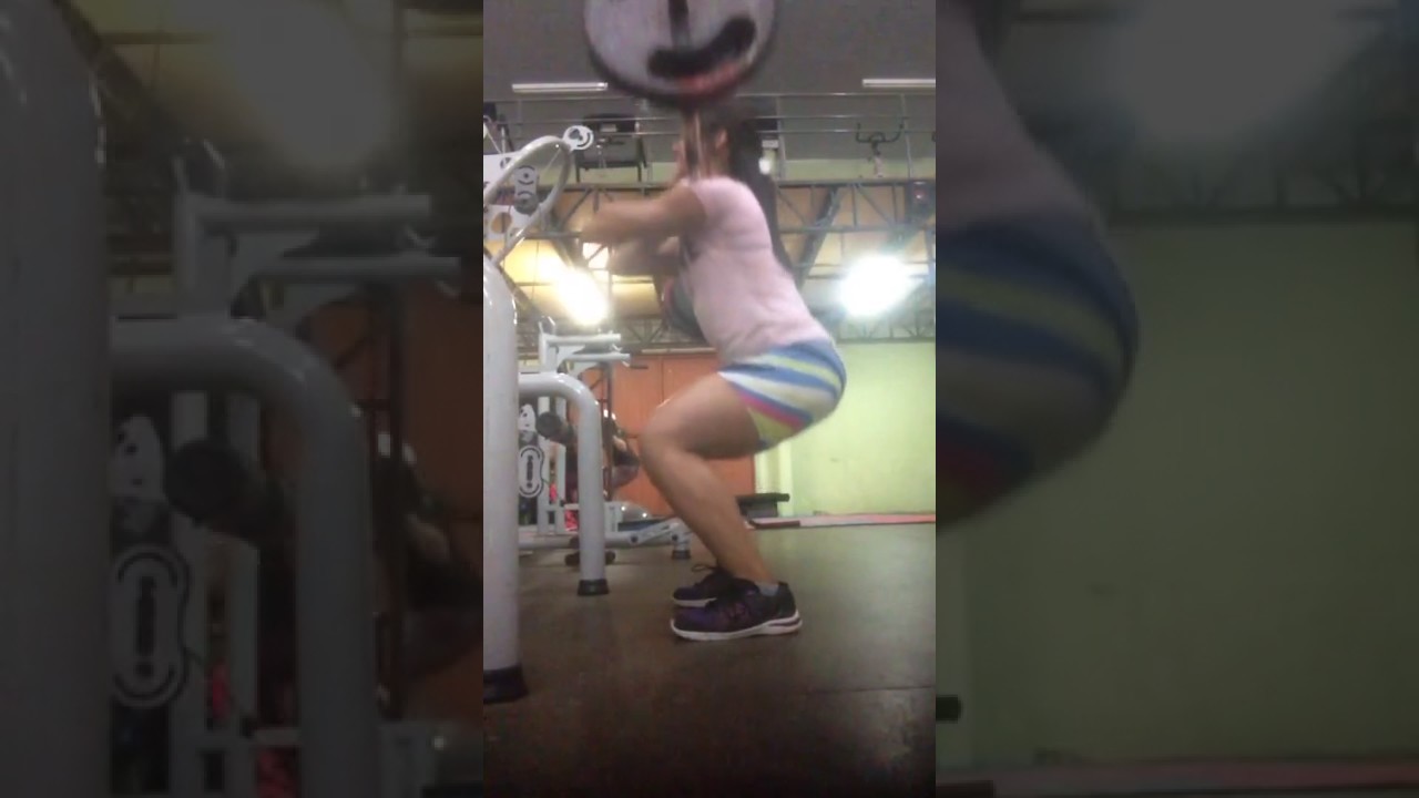 squat with youngest female bodybuilder , Karina chaves