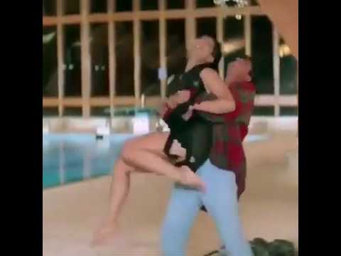 Srk and Kajol hot scene ||ddlj hot scene.