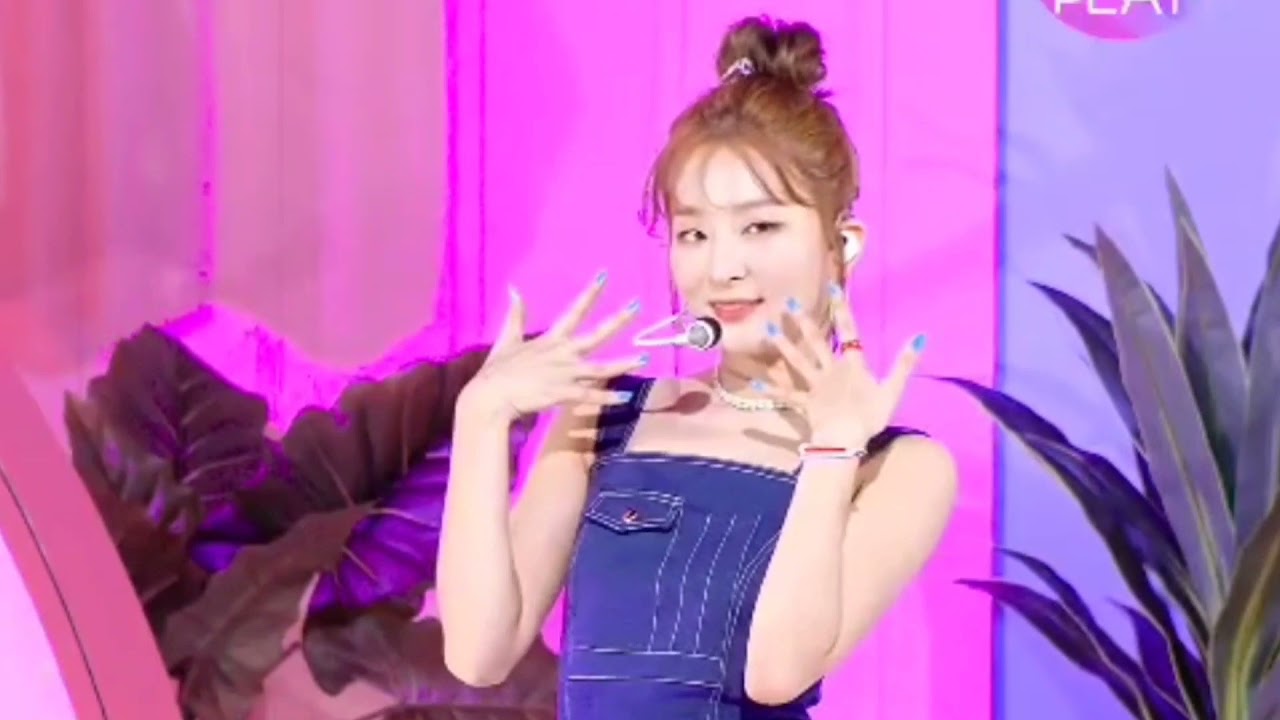 stage outfits and up-skirt fancams😳