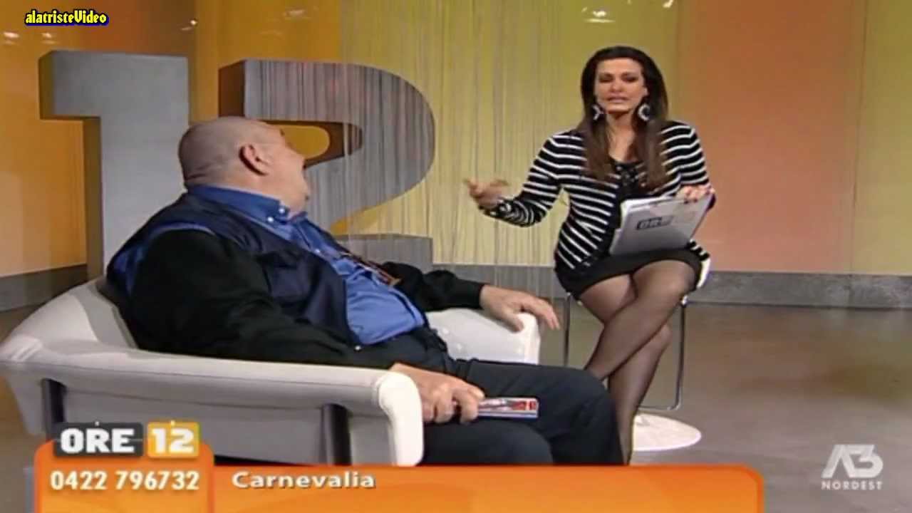 Stefania Marchese - COSCE DA APPLAUSI!!! (hot legs in pantyhose)