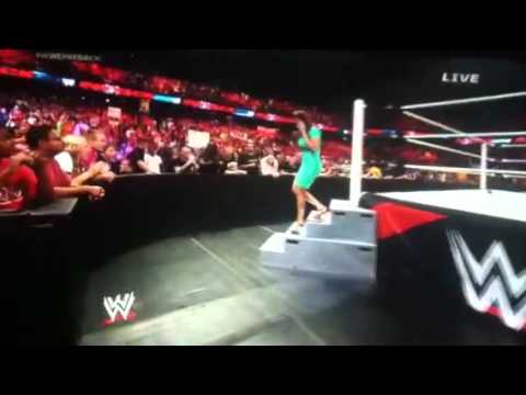 Stephanie McMahon pees in her dress! PAYBACK 2014