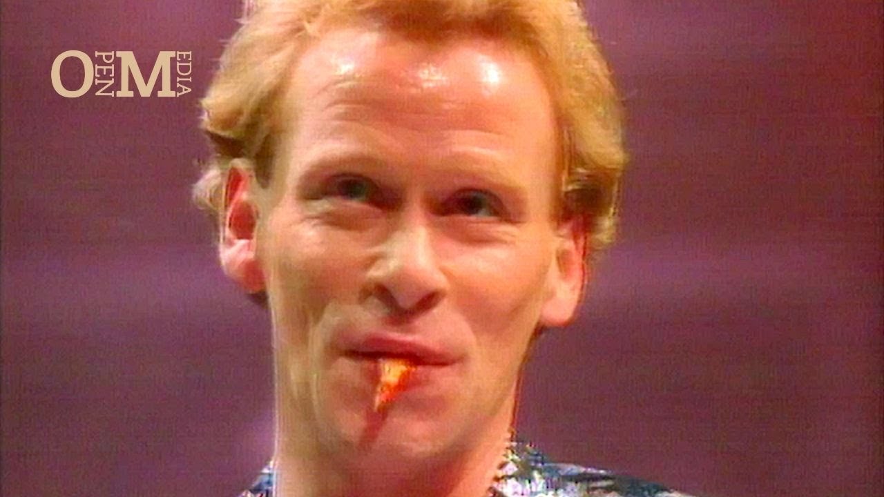 Stevie Starr - The Regurgitator - swallowing goldfish | The Secret Cabaret | Magic show | 1992