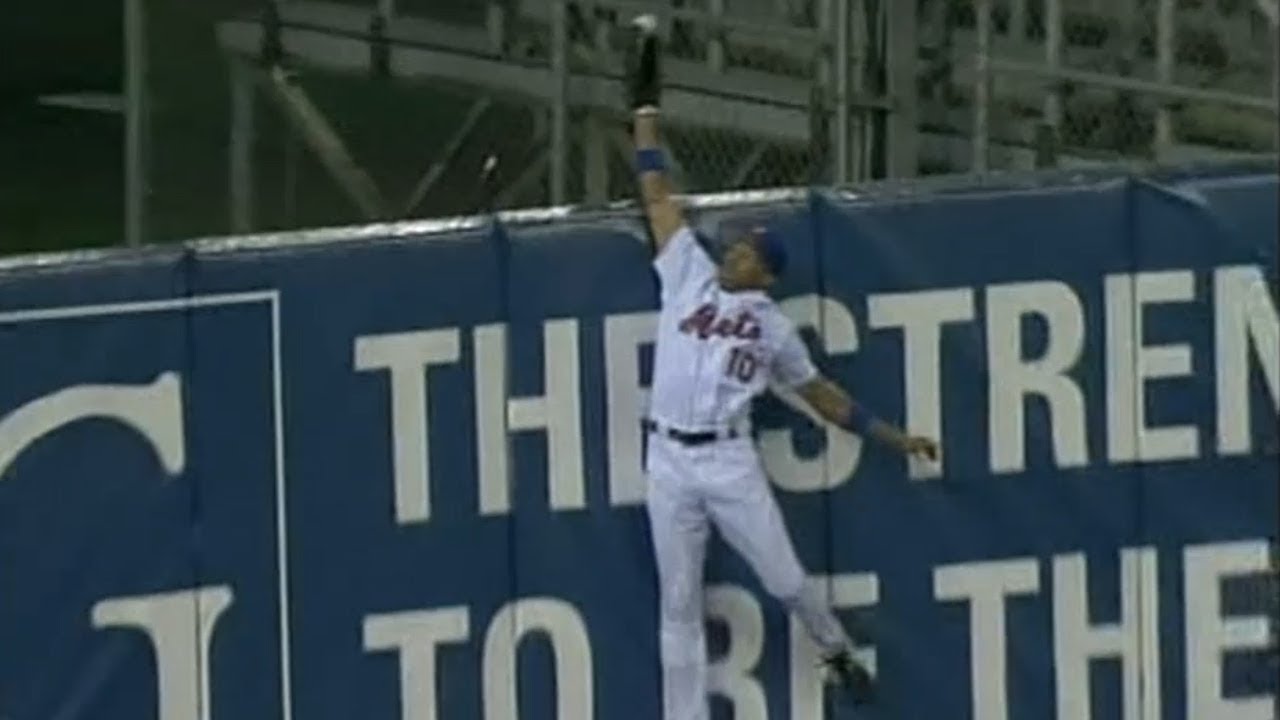 STL@NYM: Chavez robs Rolen with unbelievable catch, turns double play
