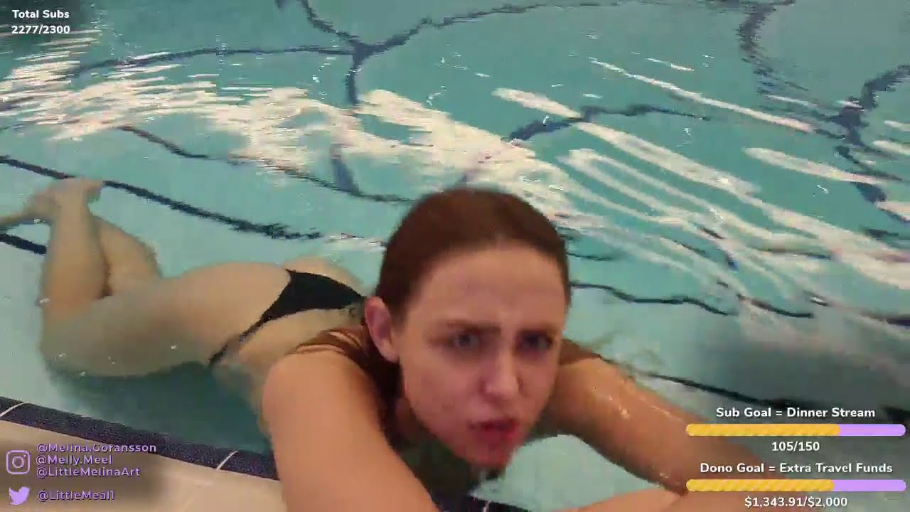 Streamer *farts* in the pool