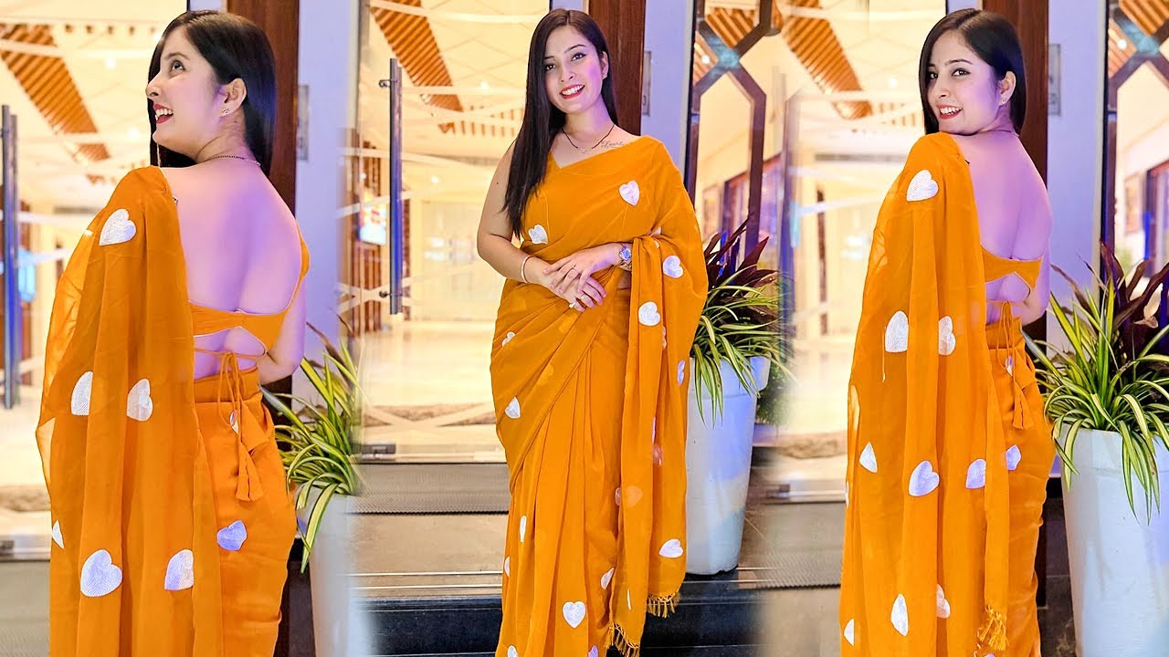 Stunning Saree Beauty in Silk Saree and Matching Backless Blouse | Bong Beauty #sareefashion