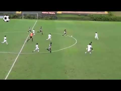 Sub-12 do Botafogo escala menina em jogo contra o Vasco, e ela faz golaço