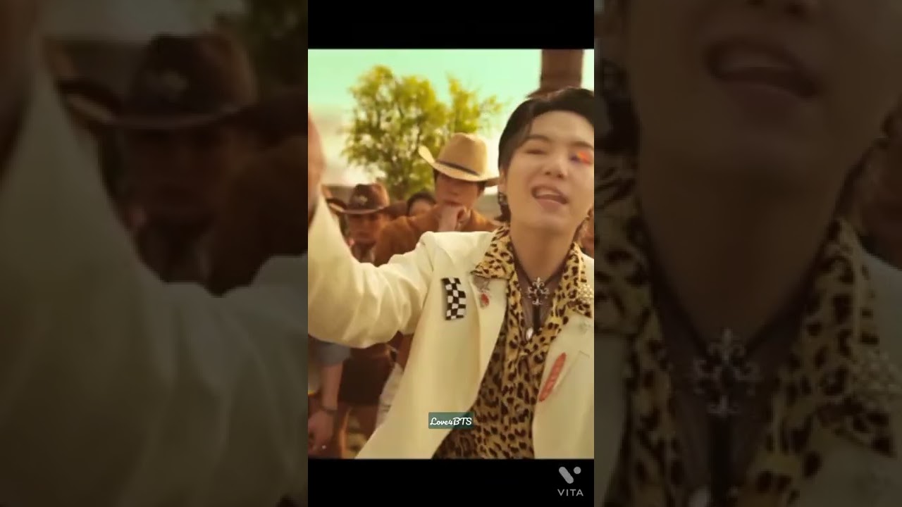 Suga singing hindi song💜😻😘