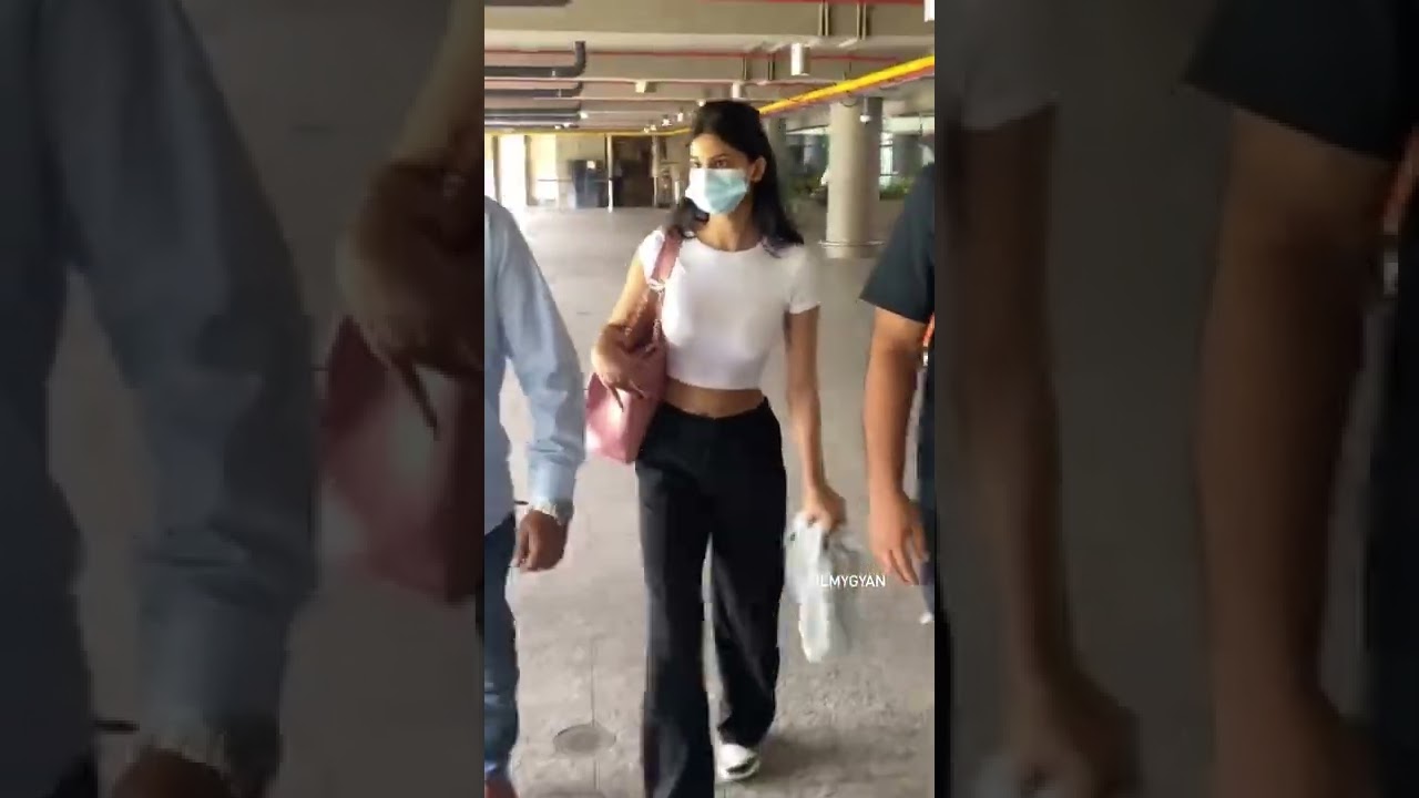 Suhana Khan Big Boobs Nipple show