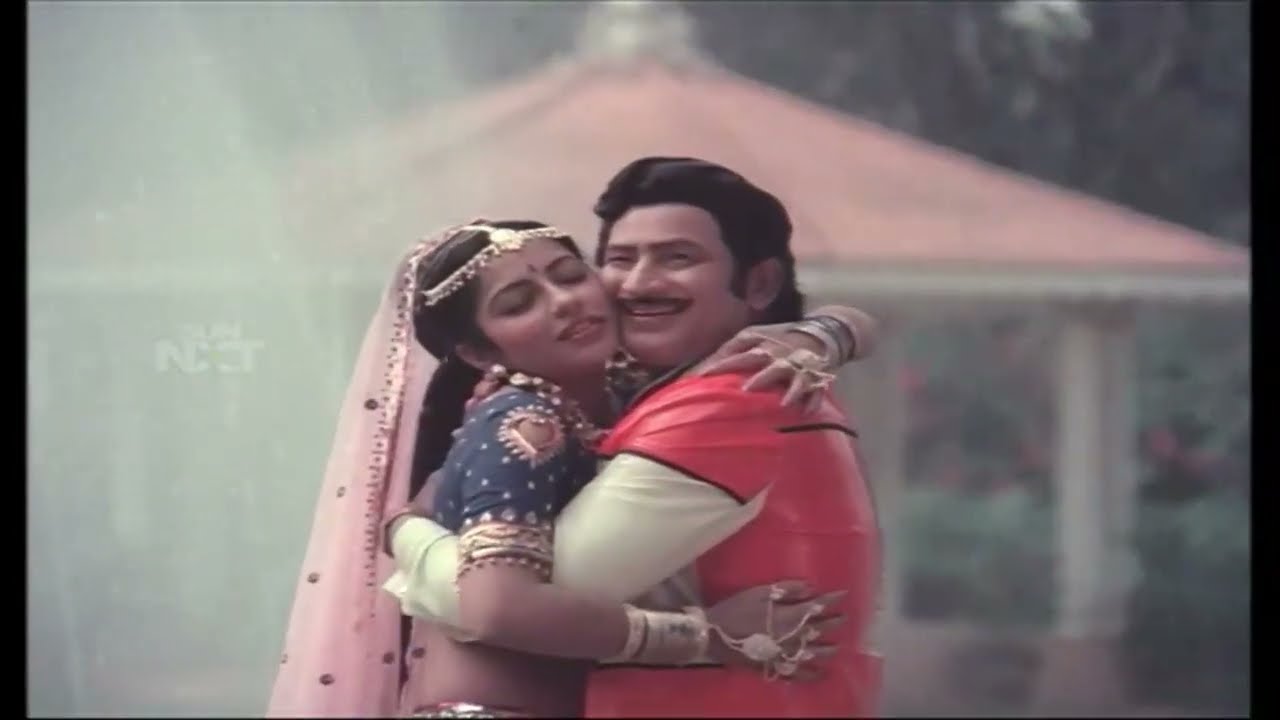 Suhasini Hot Song from Santhanam