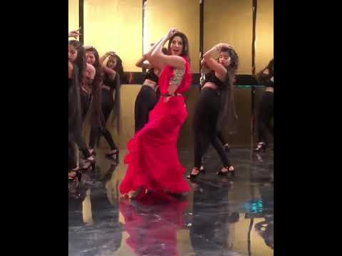 Sunnyleone dance 2020