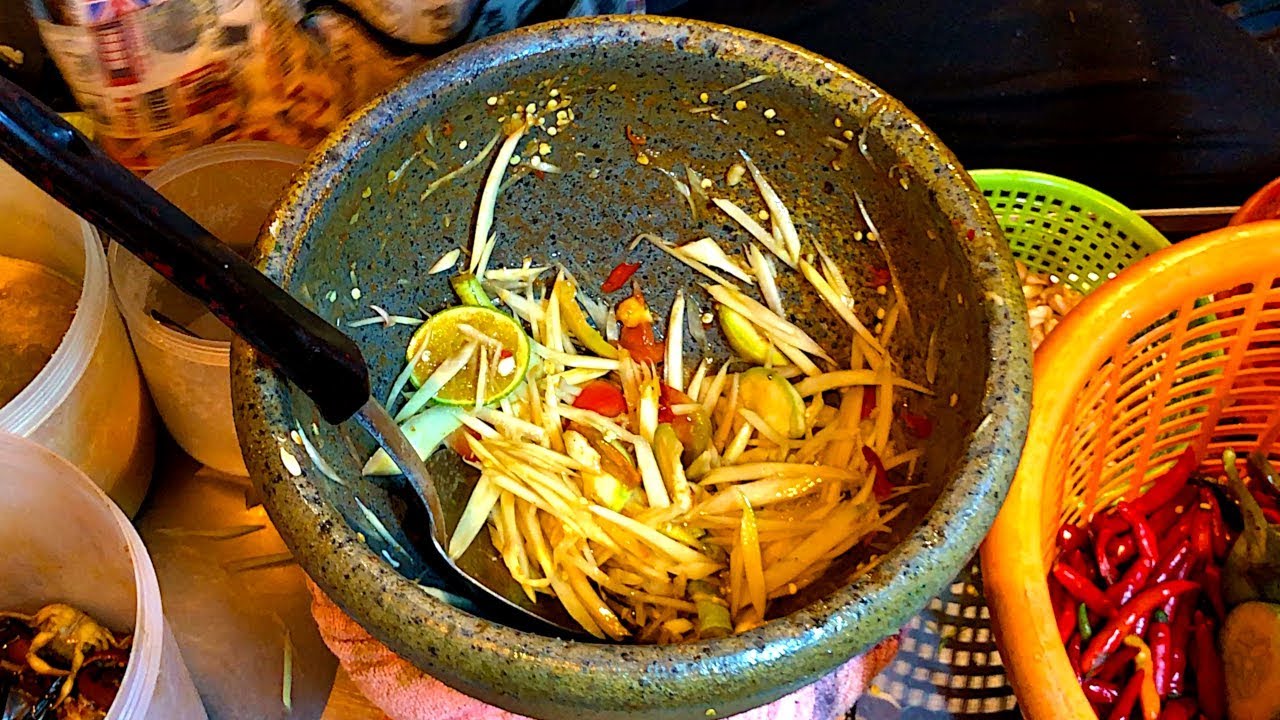 SUPER SPICY THAI FOOD | Som Tam (Boo Pla Ra), Bangkok Street Food, Thailand