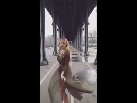 Sur le Pont Bir Hakeim (Virginie Caprice)