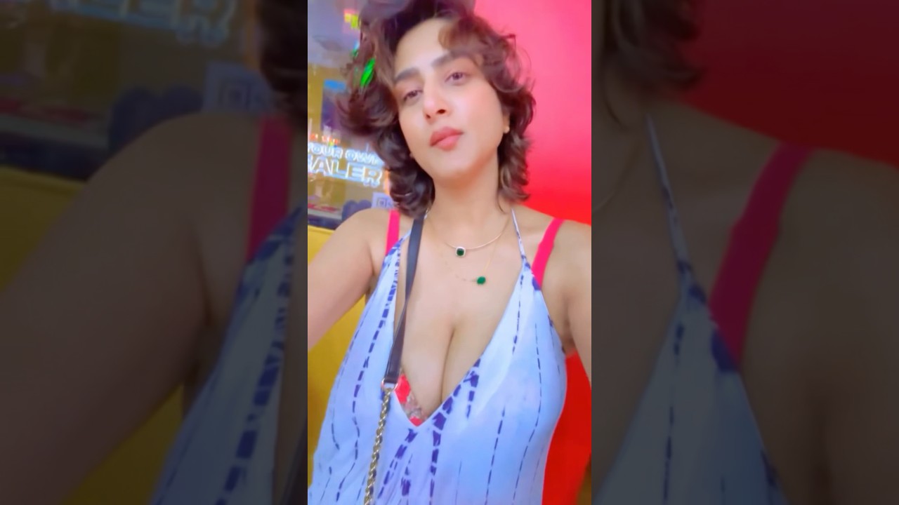 Surekhavani hot cleavage 🥵😍 #trendingshorts #ranubombaikiranu #trending #viralvideo #trendingnow