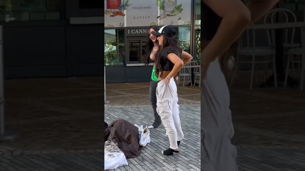 Swapping Clothes with strangers for 100$! #shorts