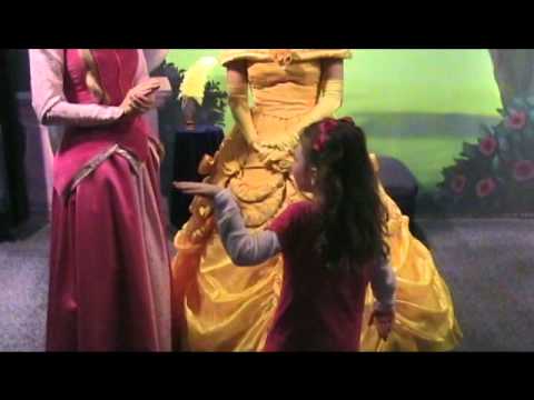 Sydney Mae Disney 2012 meet princesses part 1-a.wmv