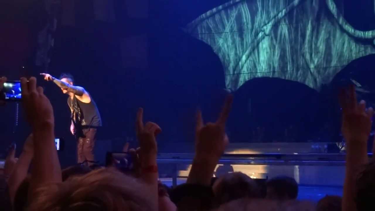 Synyster solo, Arin solo and band jam in Vienna 2013