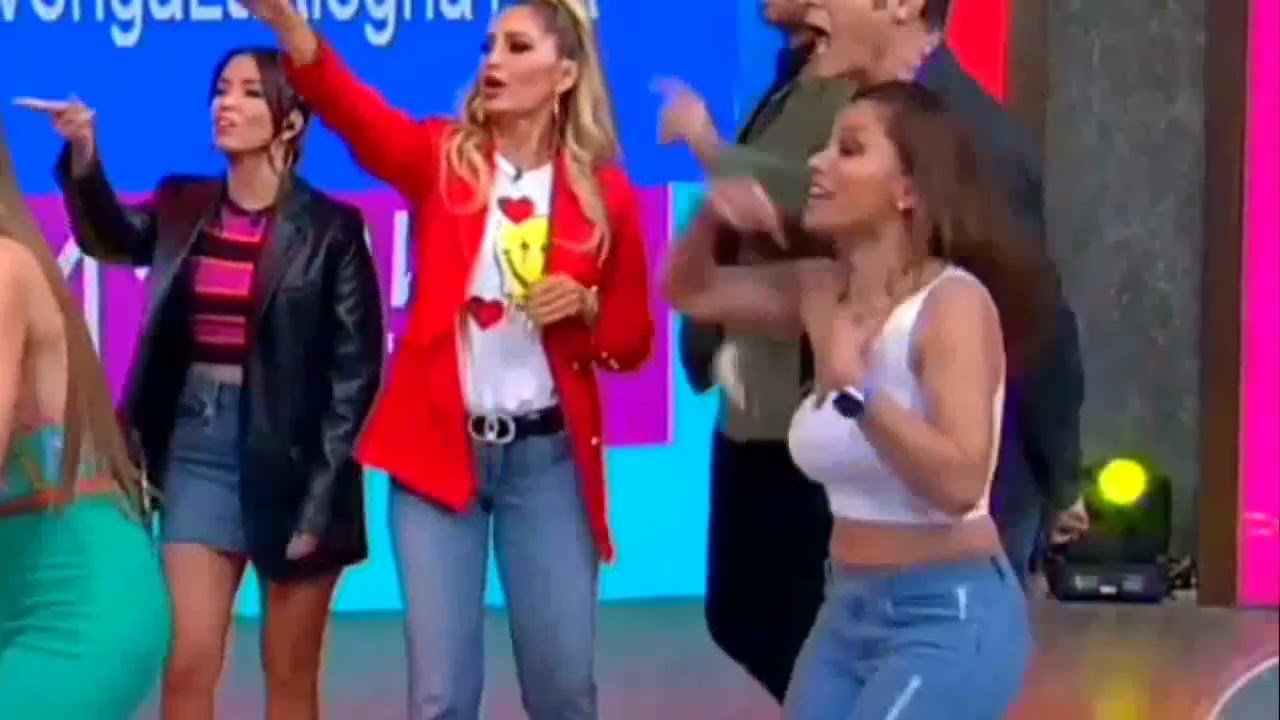 Tabata Jalil sexy jeans