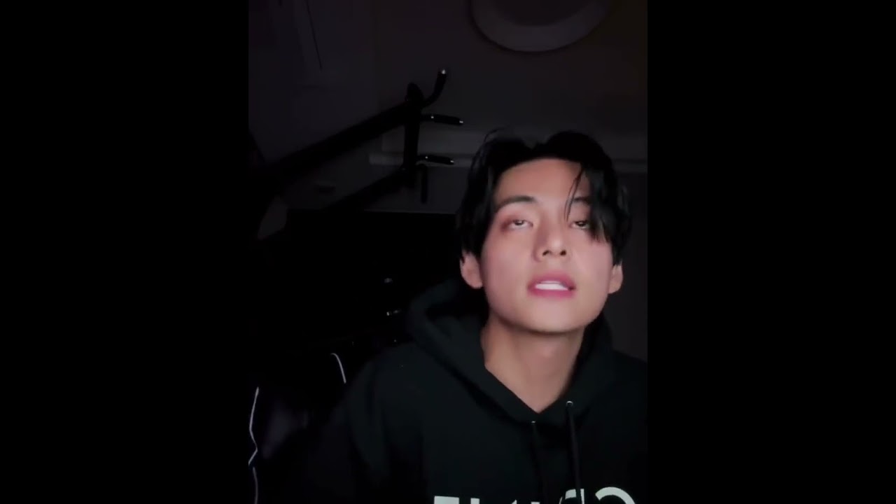 Taehyung vibing to 