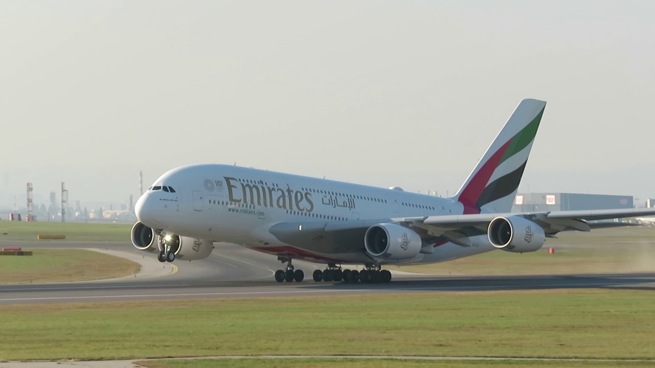 TakeOff Airbus a380 (Emirates)  Vienna - Dubai EK128