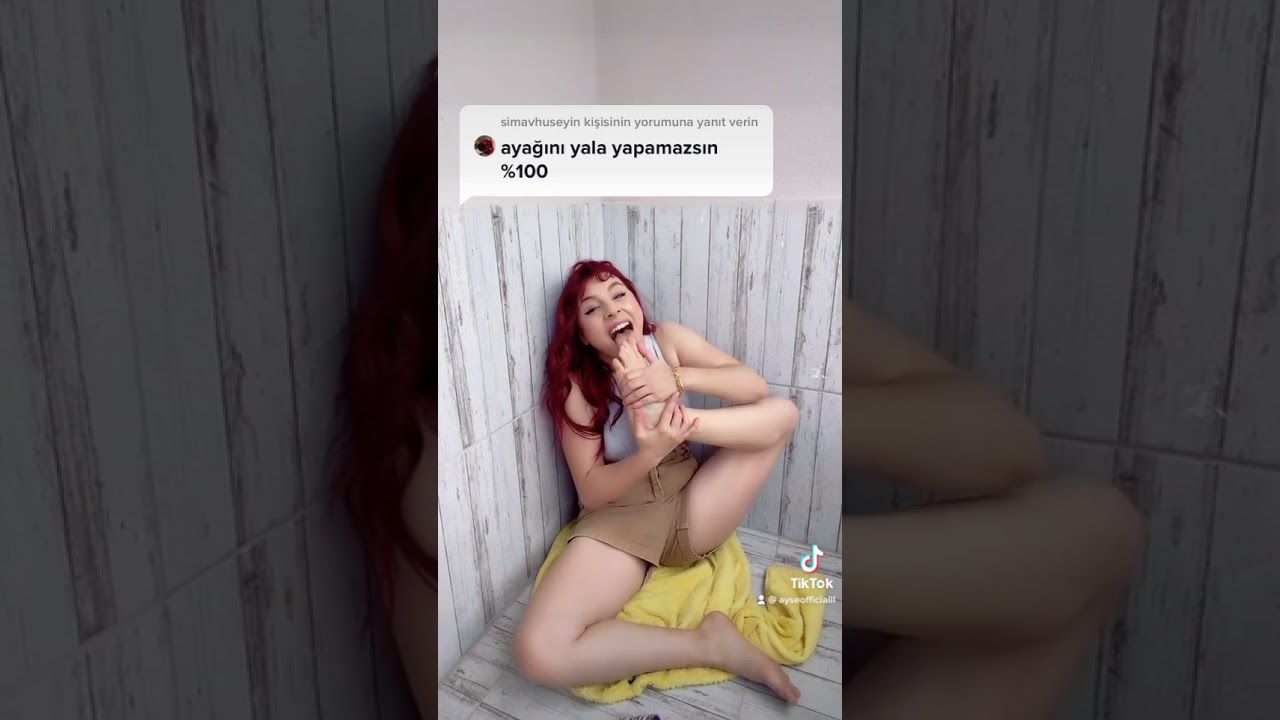takipçileri için ayağını yalayan kız