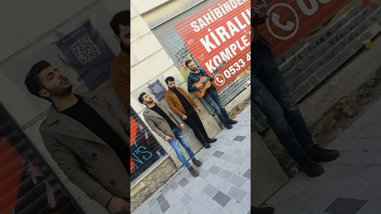 Taksimde kürt gencler mukemmel ses