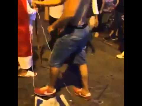 Taner tolga tarlacı israil bayrağını beceriyor