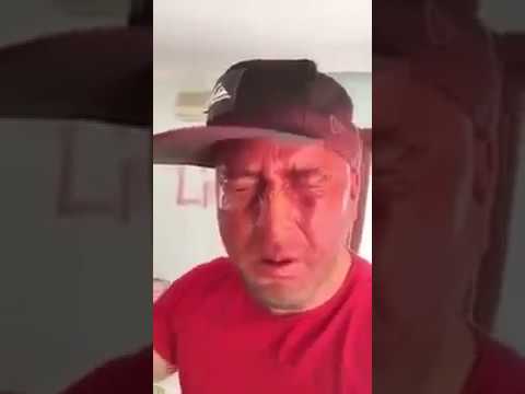 Taner Tolga Tarlacı Liverpool için yüzünü sprey boyayla boyuyor