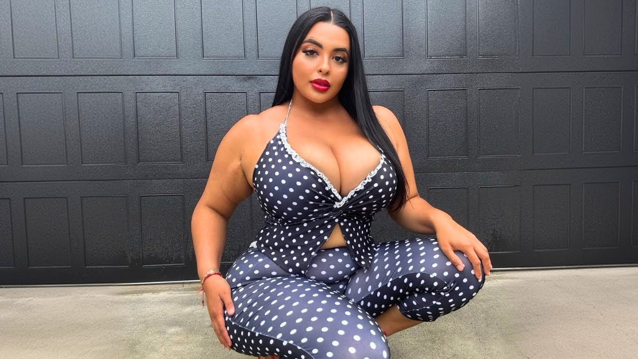 Tania Bombon: Mexican Curvy Plus Size Model Taking Over Instagram | Bio, Lifestyle & More!