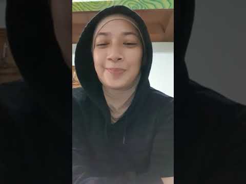 Tante cantik pamer puting di depan umum