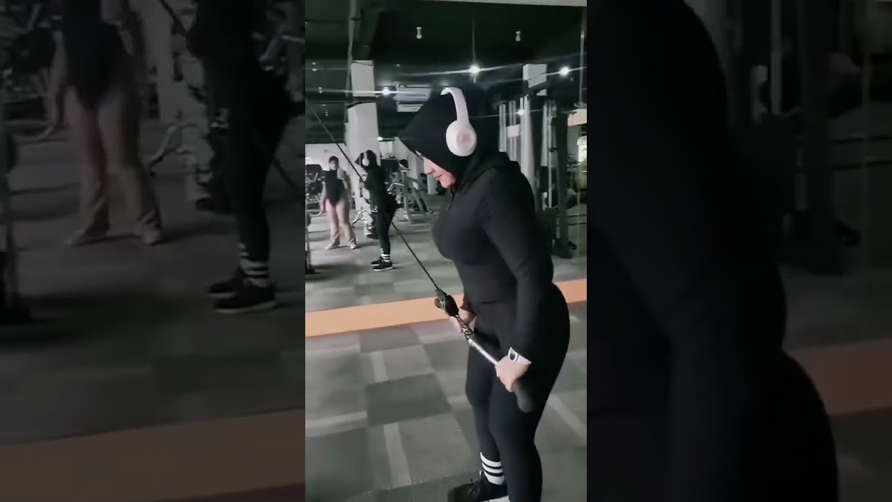 Tante semangat olahraga nya #shortvideo #dance #goyang #viral #gemoy #hijaber #joget #masukberanda